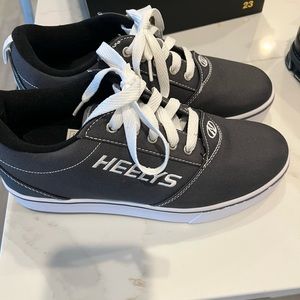Men’s Heelys size 8